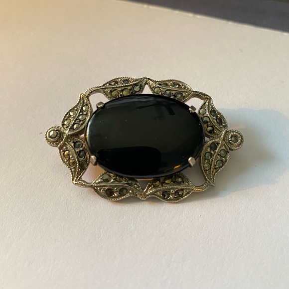 Vintage Art Deco Sterling Silver Marcasite & Black Onyx Brooch Pin - Picture 2 of 8